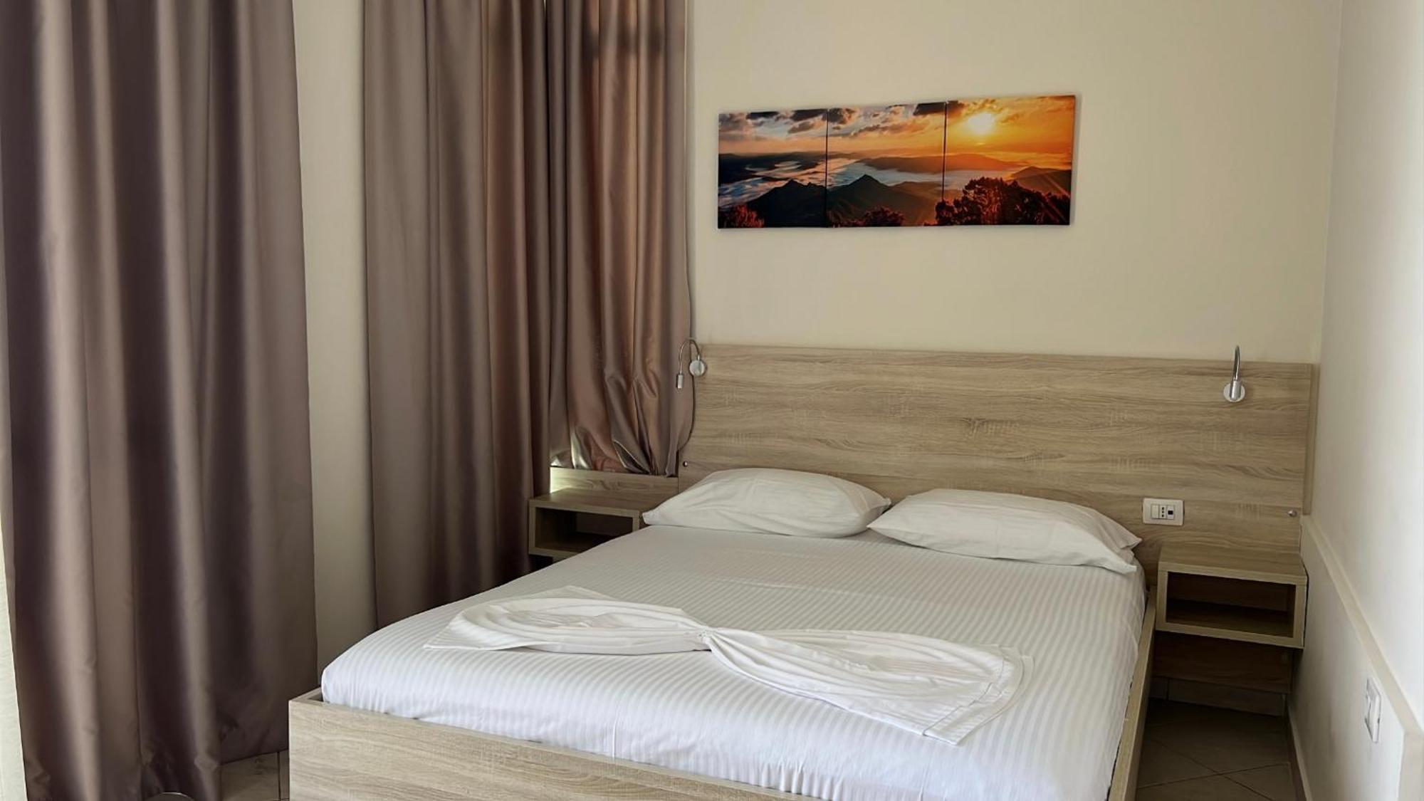 Hotel Jon Dhërmi Extérieur photo